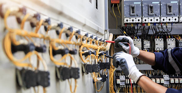 Professional Electrician technician working in Buffalo Grove, IL